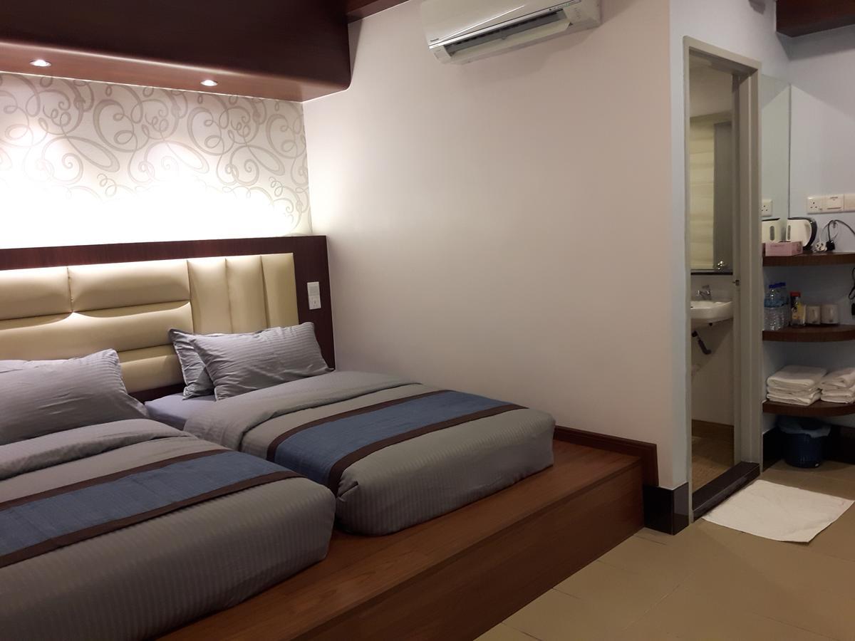 De Benz Inn Malacca Exterior photo